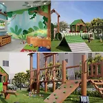 Apto com varanda e vista mar em condomínio Clube